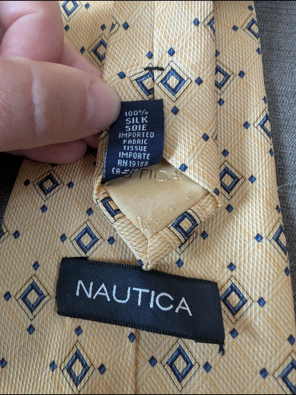 Nautica Men’s 100% Silk Tie Gold Navy Geometric Diamond Necktie